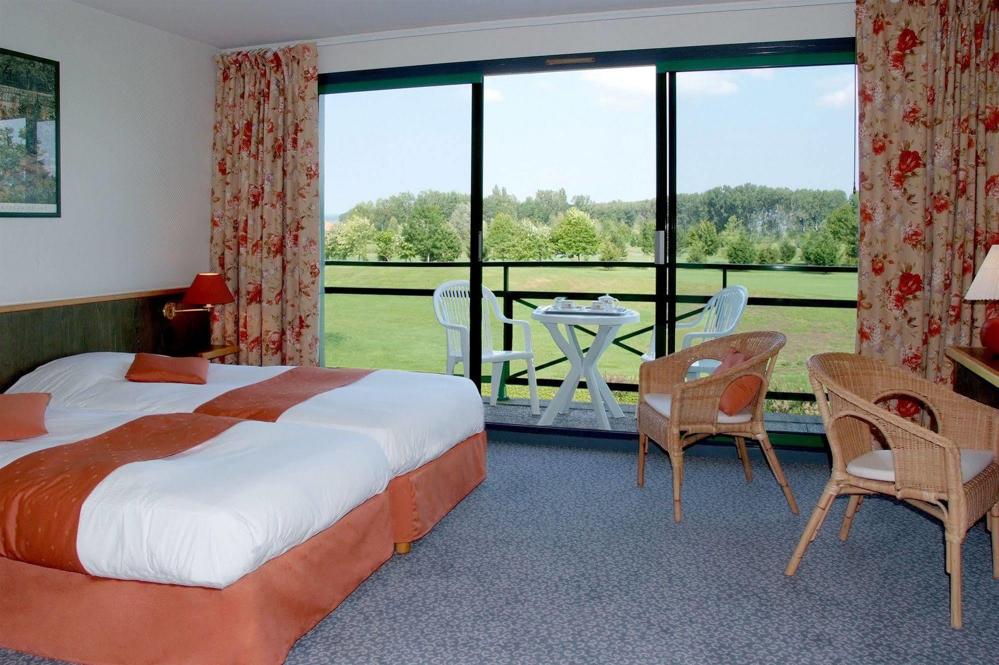 Golf Hotel Colvert - Room Service Disponible Levernois Dış mekan fotoğraf